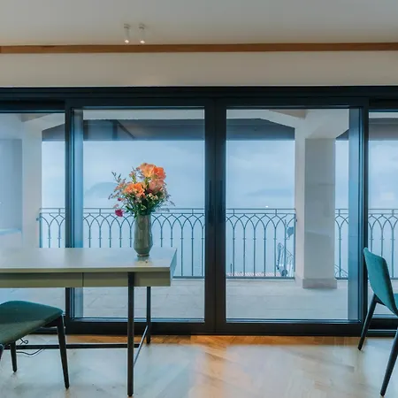 Casa Du Lac, By R Collection מלון